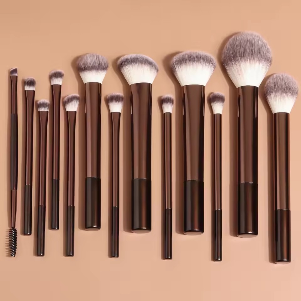 Huda Beauty Makeup Brush Set - 13-teiliges Make-up-Pinsel-Set für Foundation, Concealer, Puder,