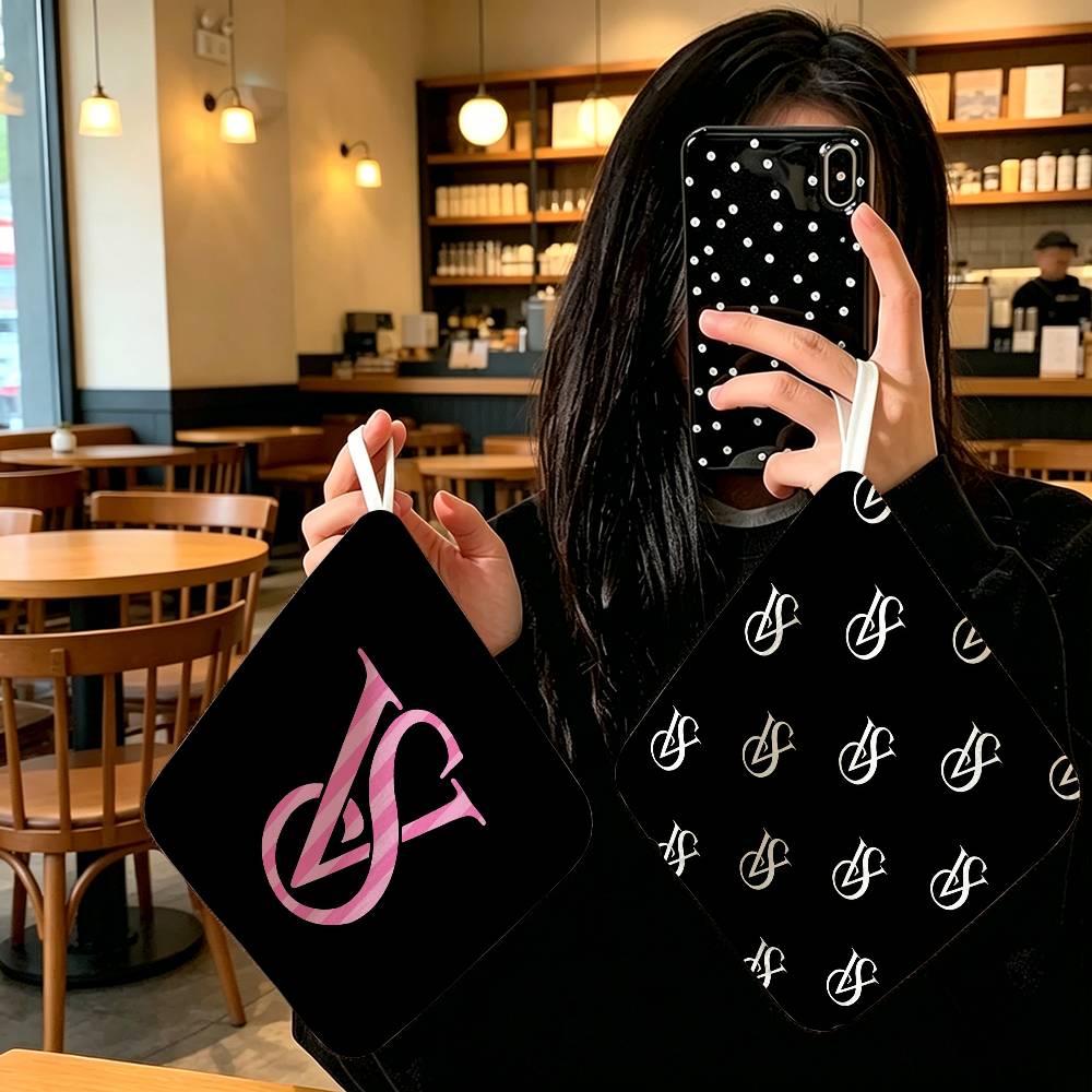 Logo-Handtuch zum Aufhängen, P – Beauty Makeup Louis Vuitton Bewertung und Preis